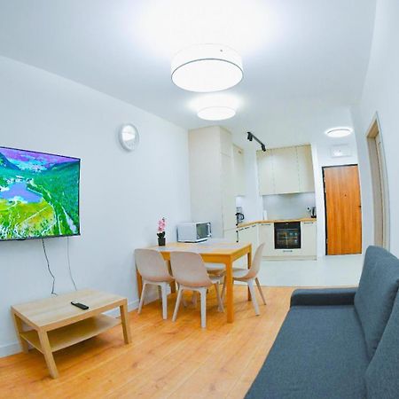 Elegant Two-Room Apartment, Sleeps 4, Near Turon Arena, With Balcony Kraków Exteriör bild