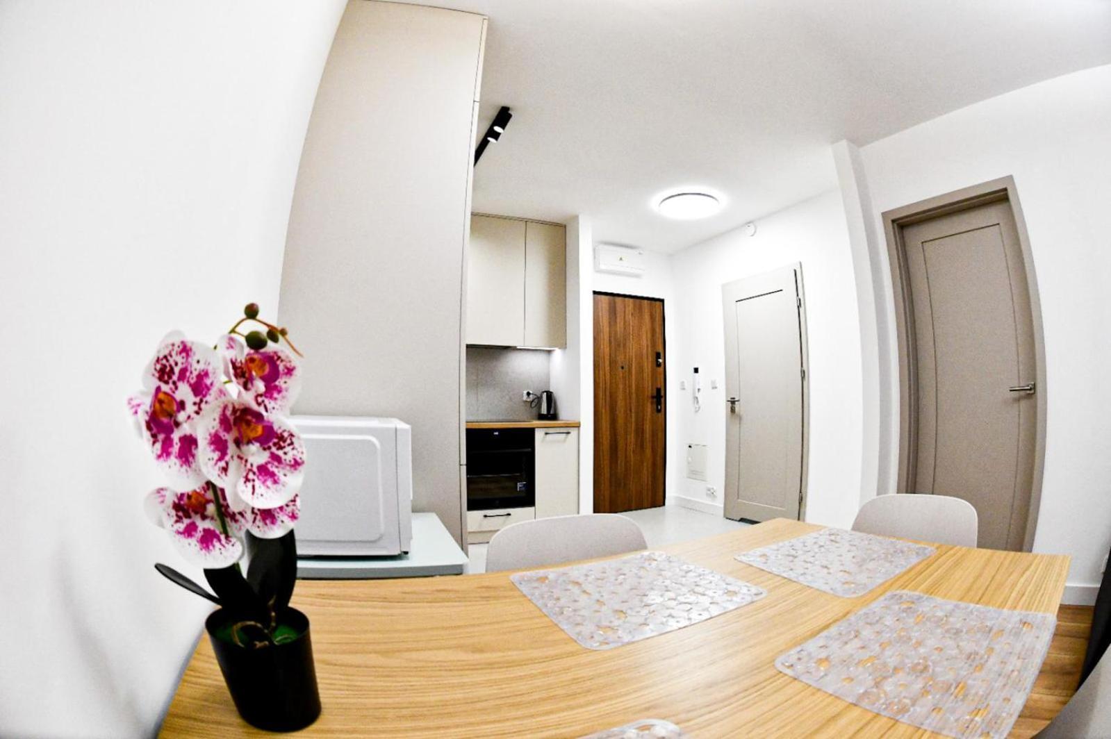 Elegant Two-Room Apartment, Sleeps 4, Near Turon Arena, With Balcony Kraków Exteriör bild
