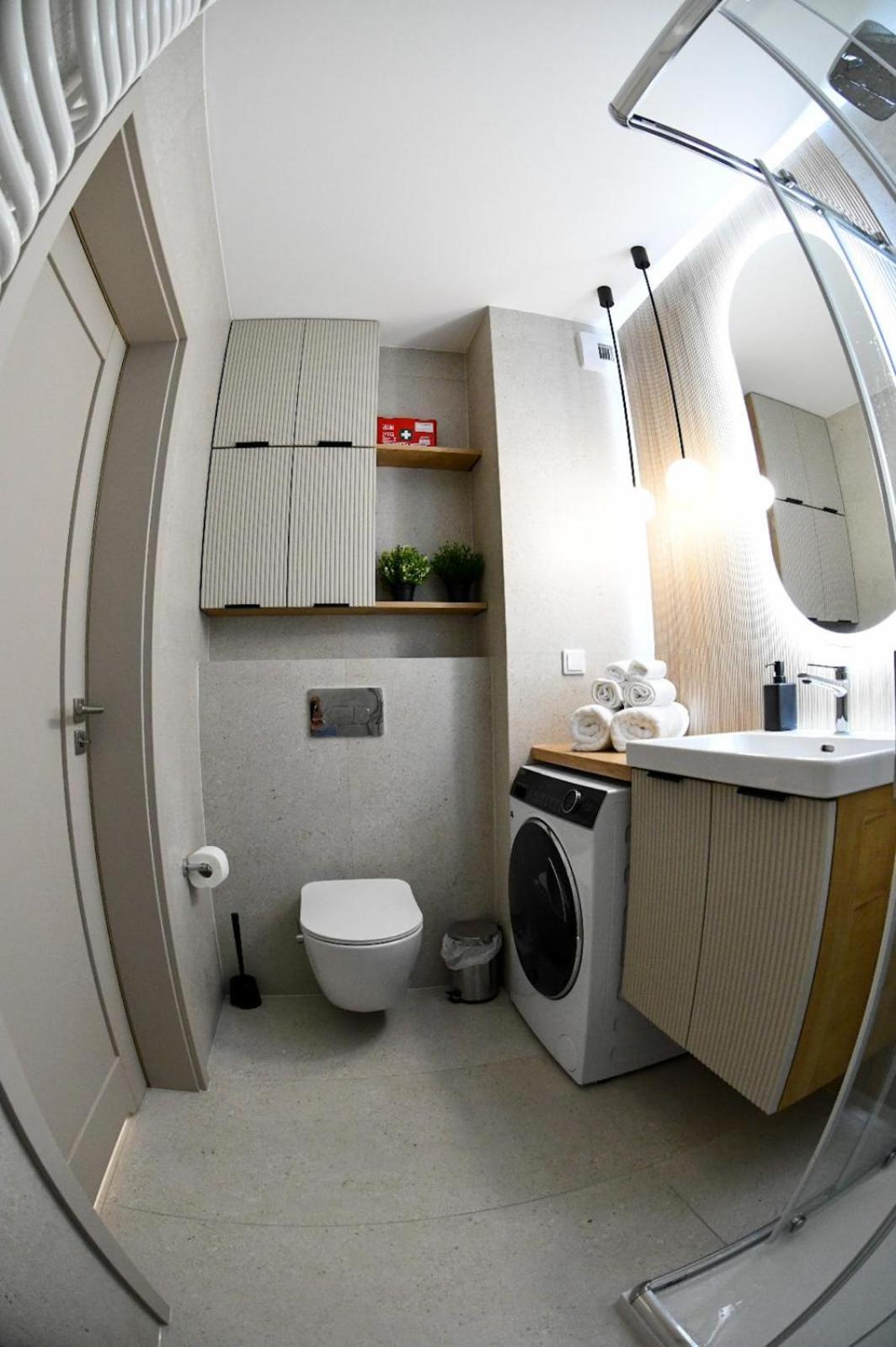 Elegant Two-Room Apartment, Sleeps 4, Near Turon Arena, With Balcony Kraków Exteriör bild