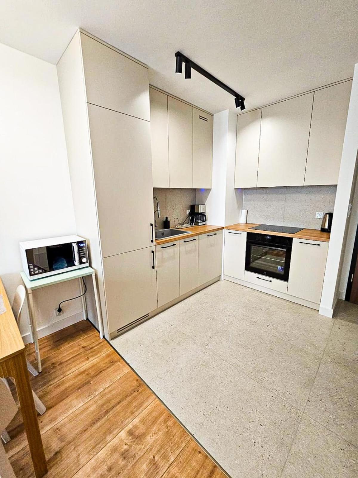 Elegant Two-Room Apartment, Sleeps 4, Near Turon Arena, With Balcony Kraków Exteriör bild